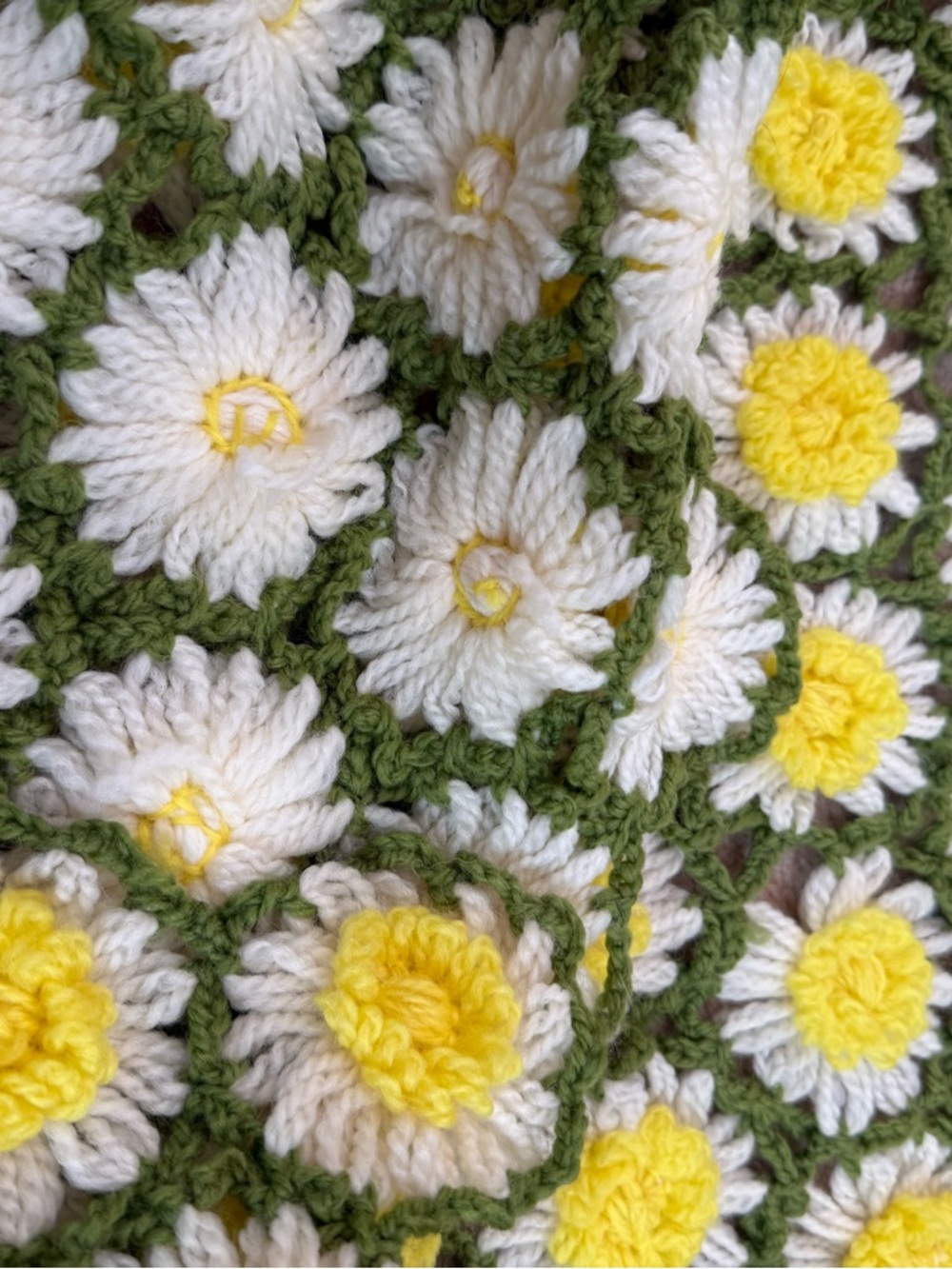 Vintage Handmade Yellow white Daisies Avocado Green Crocheted Throw Blanket - Picture 12 of 17